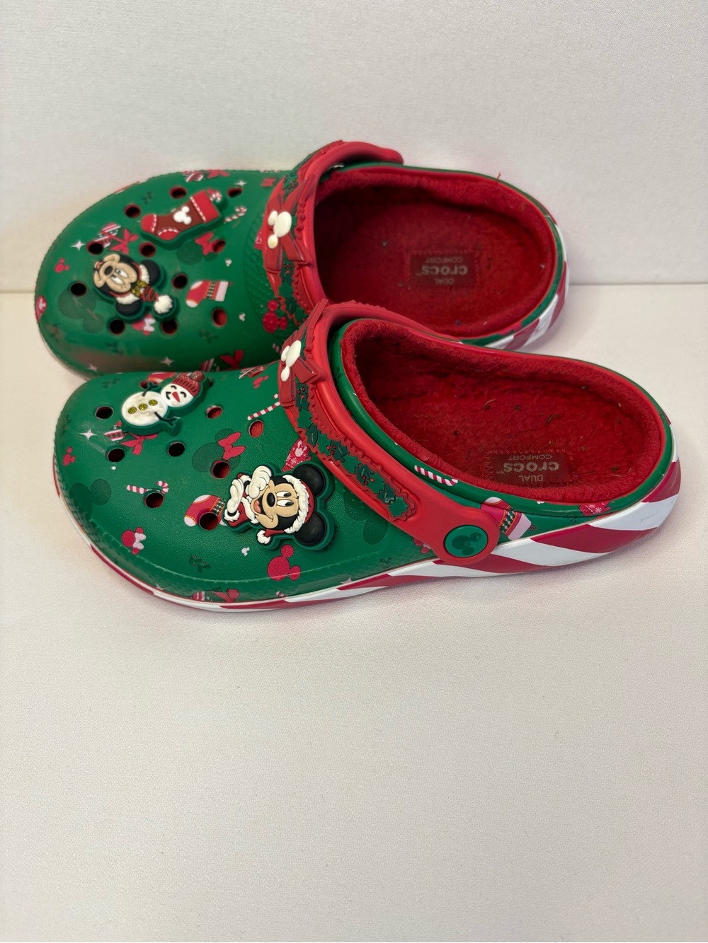 CROCS Adults Green and Red Holiday Mickey Clog M-5 W-7